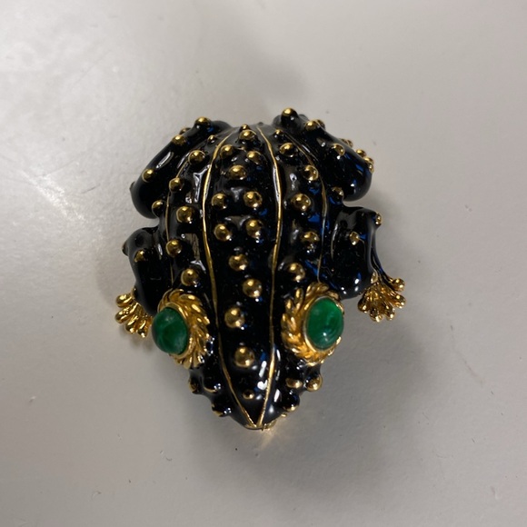 *NWT* Vintage CINER Gold Tone/Black Enamel/Green Eyed Frog Brooch & Bangle/Ear - Picture 6 of 7